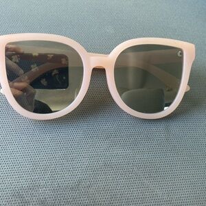 Like new Quay sunglasses